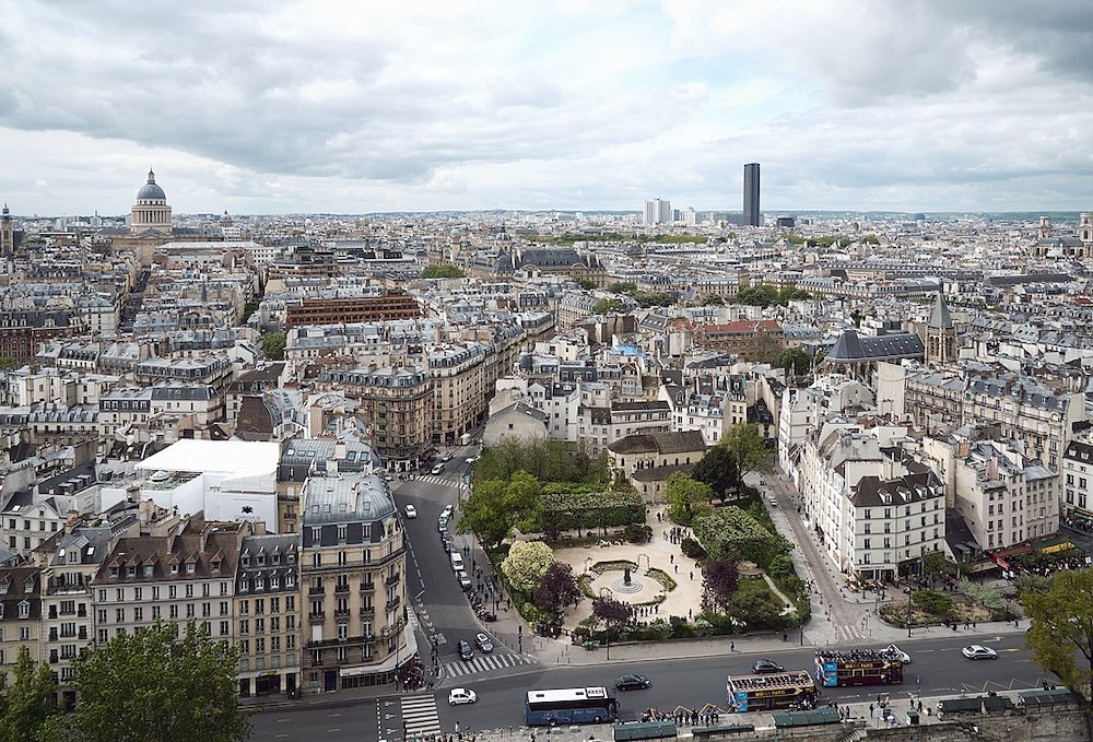 Paris: City Travel Guide