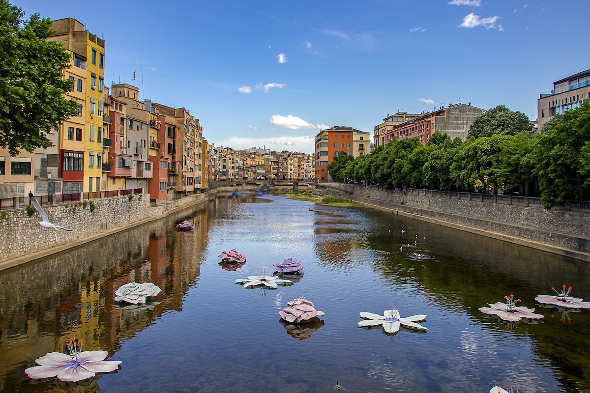 Girona: City Travel Guide