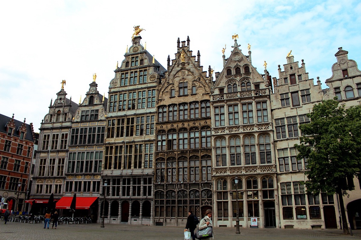 Antwerp: City Travel Guide