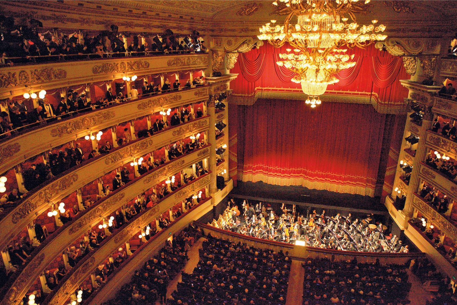 Teatro alla Scala Milan - All Luxury Apartments
